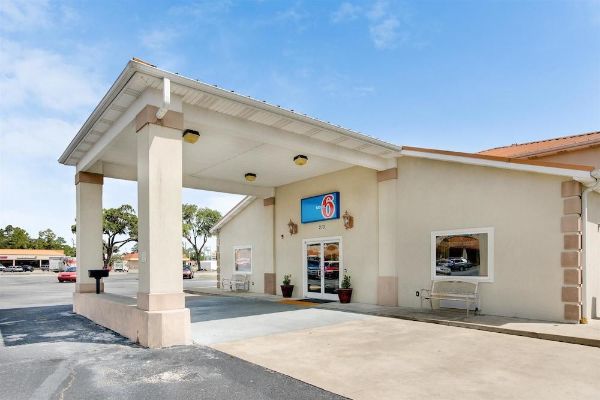 Motel 6 Hinesville GA